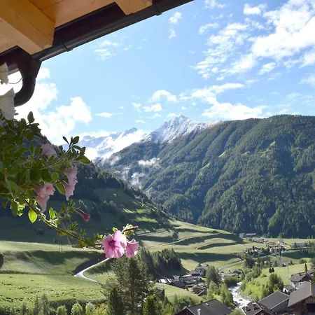 In Kals Near Slopes Apartman *